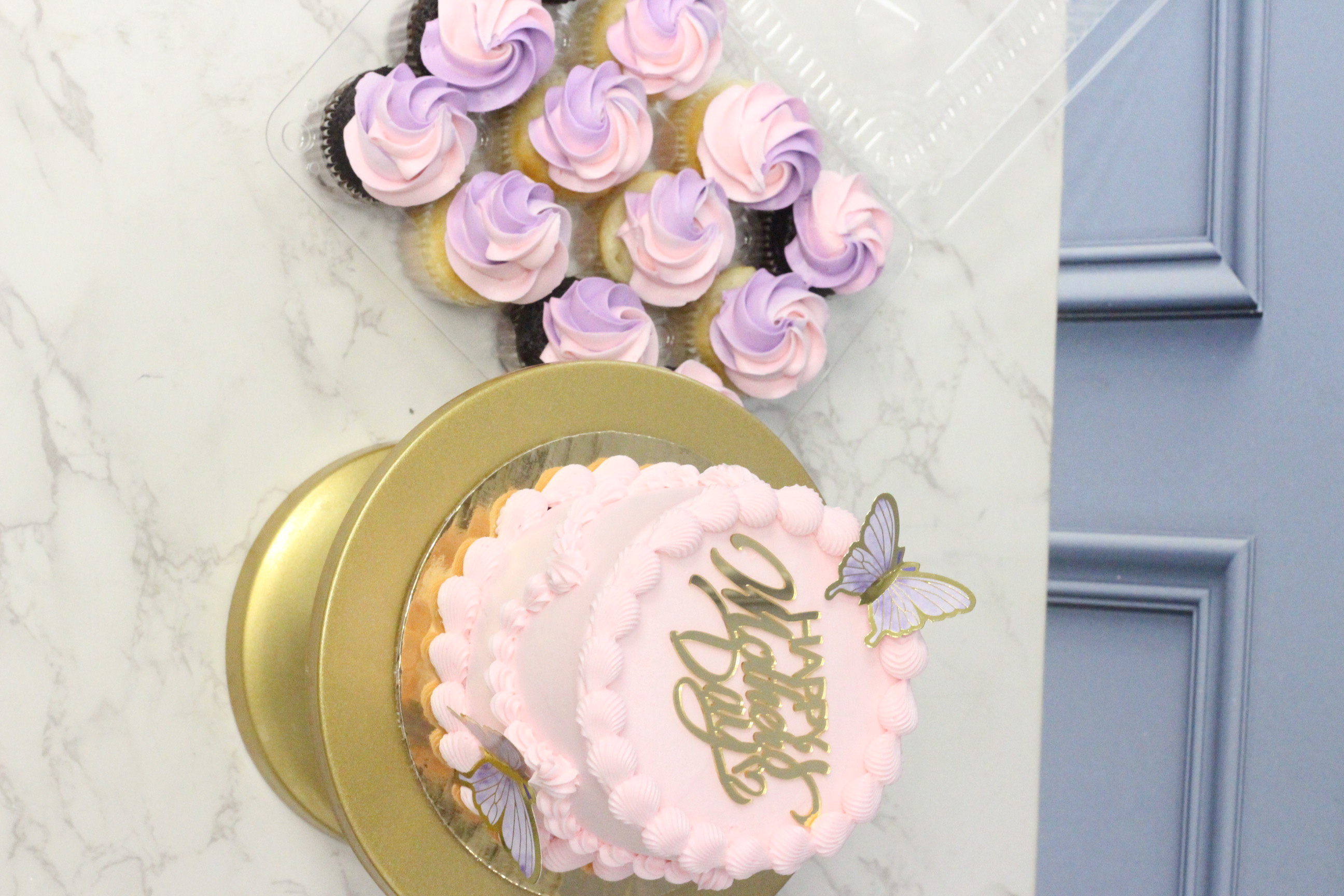Mother’s Day 4 inch cake and mini cupcakes (11)